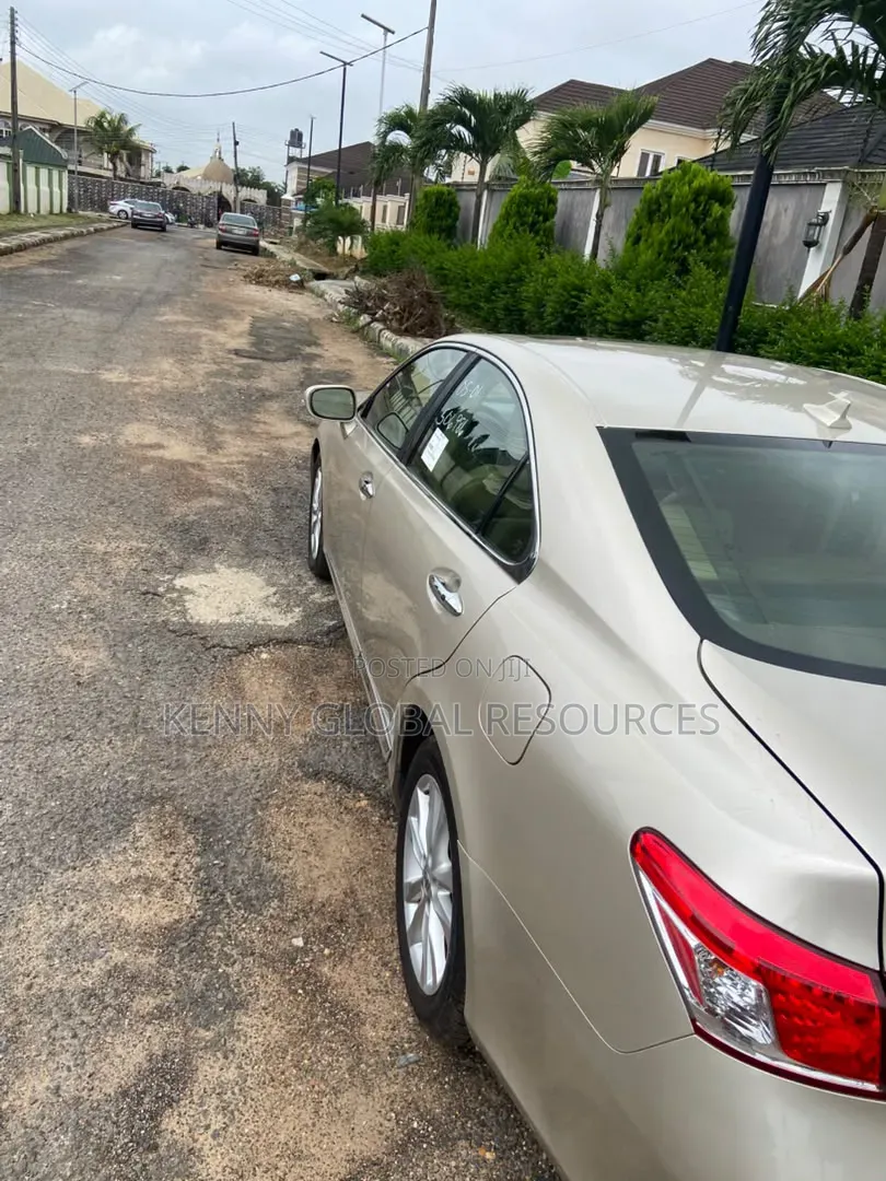 Lexus ES 2012 Gold