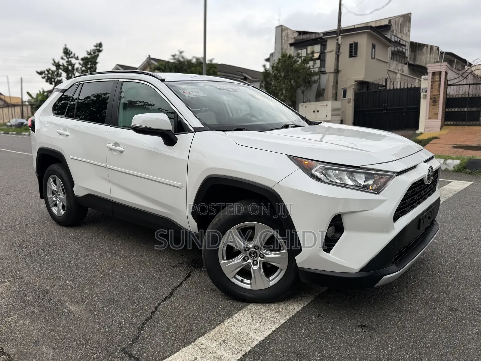 Toyota RAV4 XLE AWD 2020 White