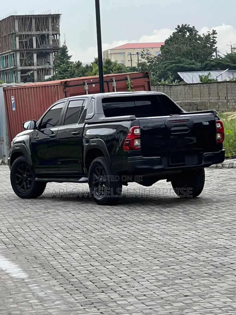 Toyota Hilux 2022 Black