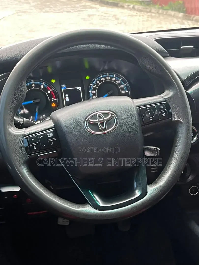 Toyota Hilux 2022 Black