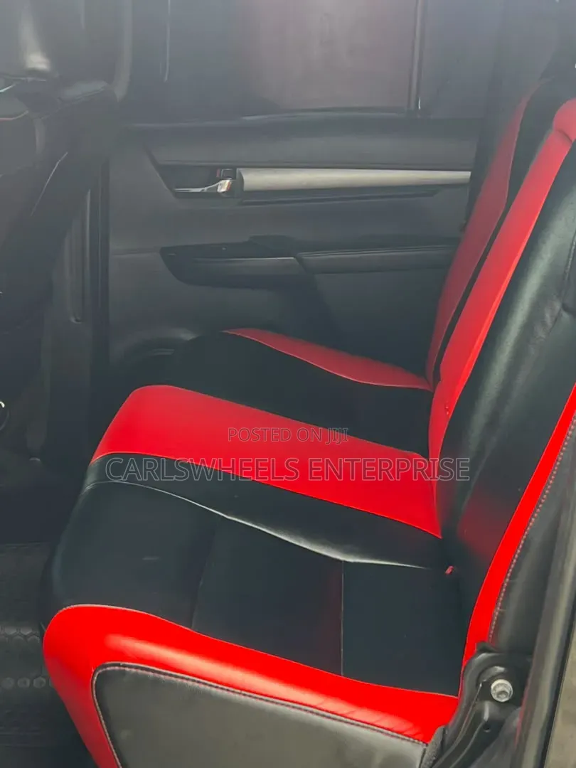 Toyota Hilux 2022 Black