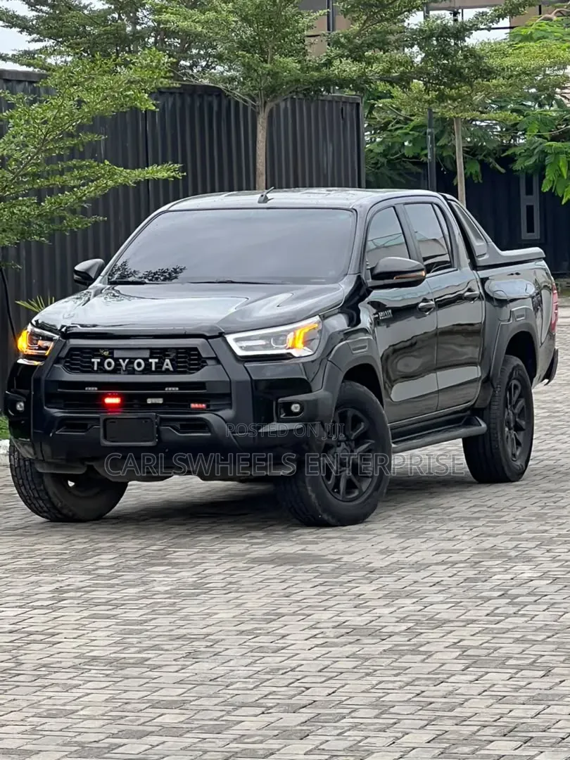 Toyota Hilux 2022 Black