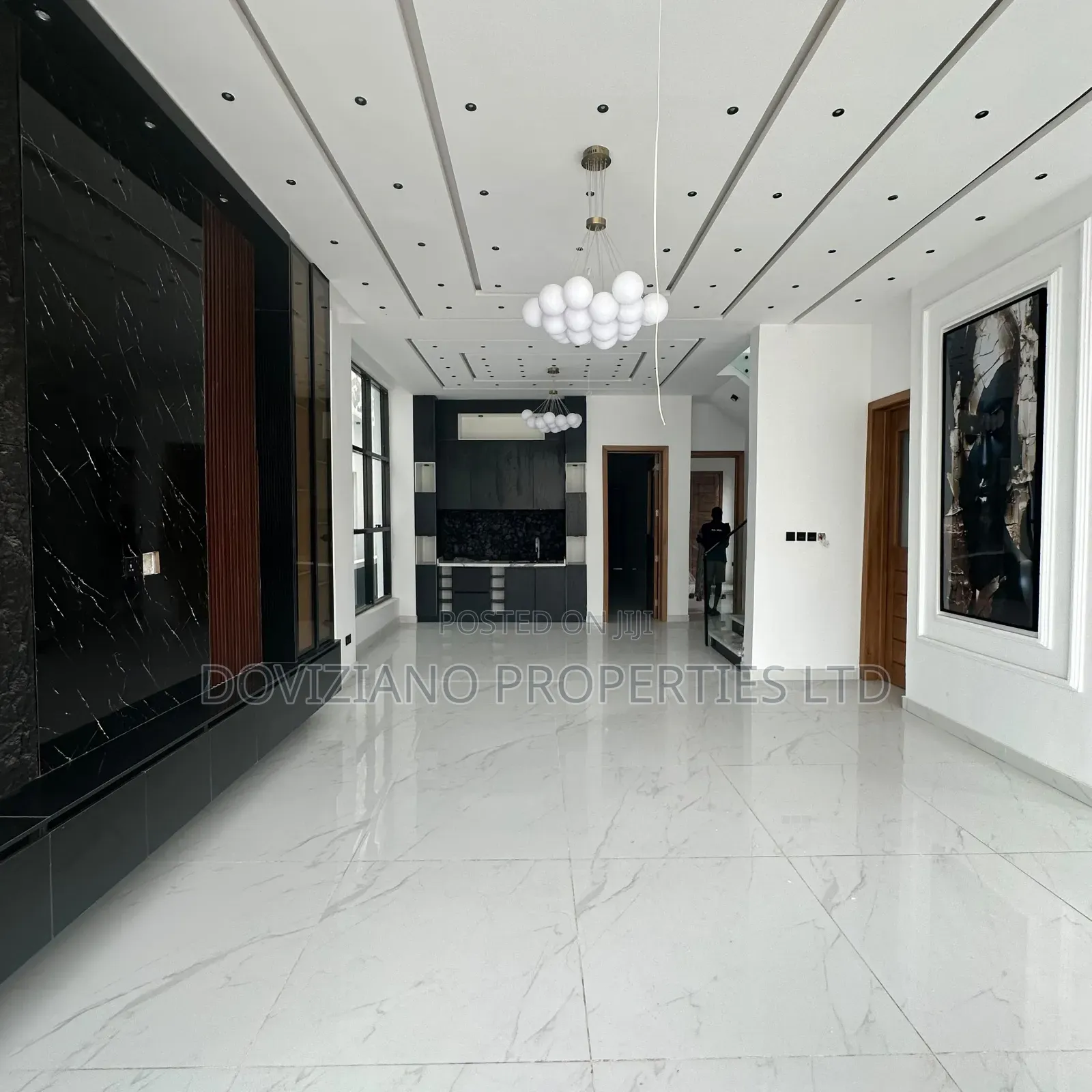 5bdrm Duplex in Ikota for sale