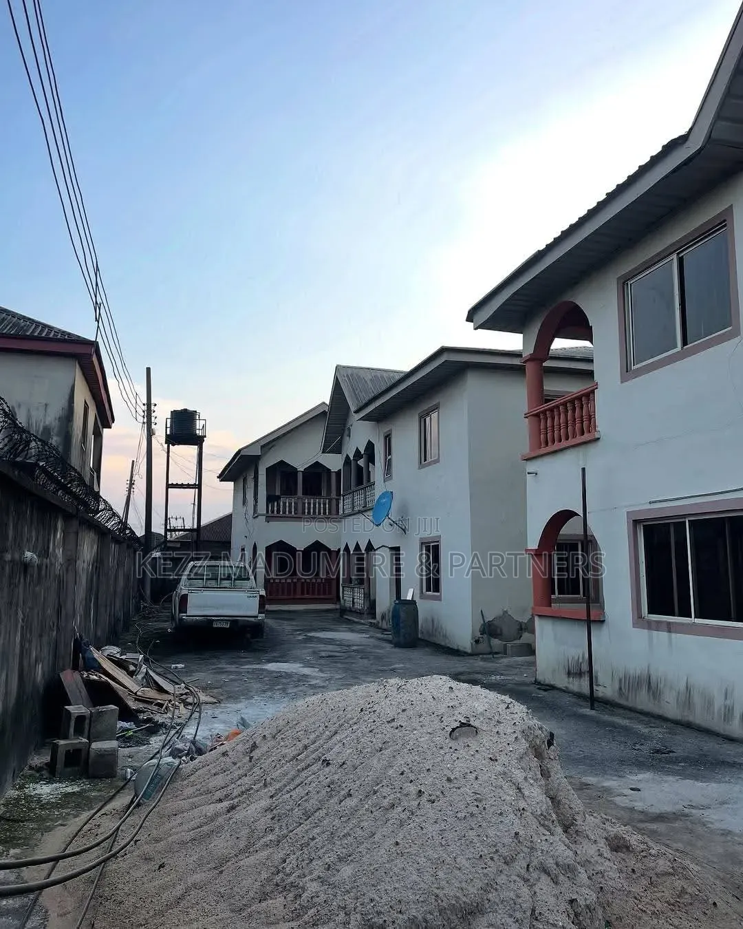 8bdrm Block of Flats in Gated Neighbourhood, New Layout for sale