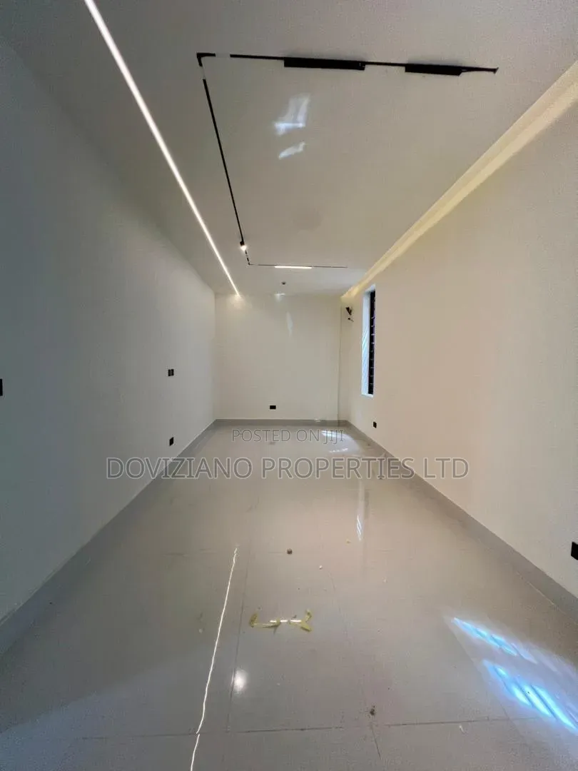 5bdrm Duplex in Lekki Phase 1 for sale
