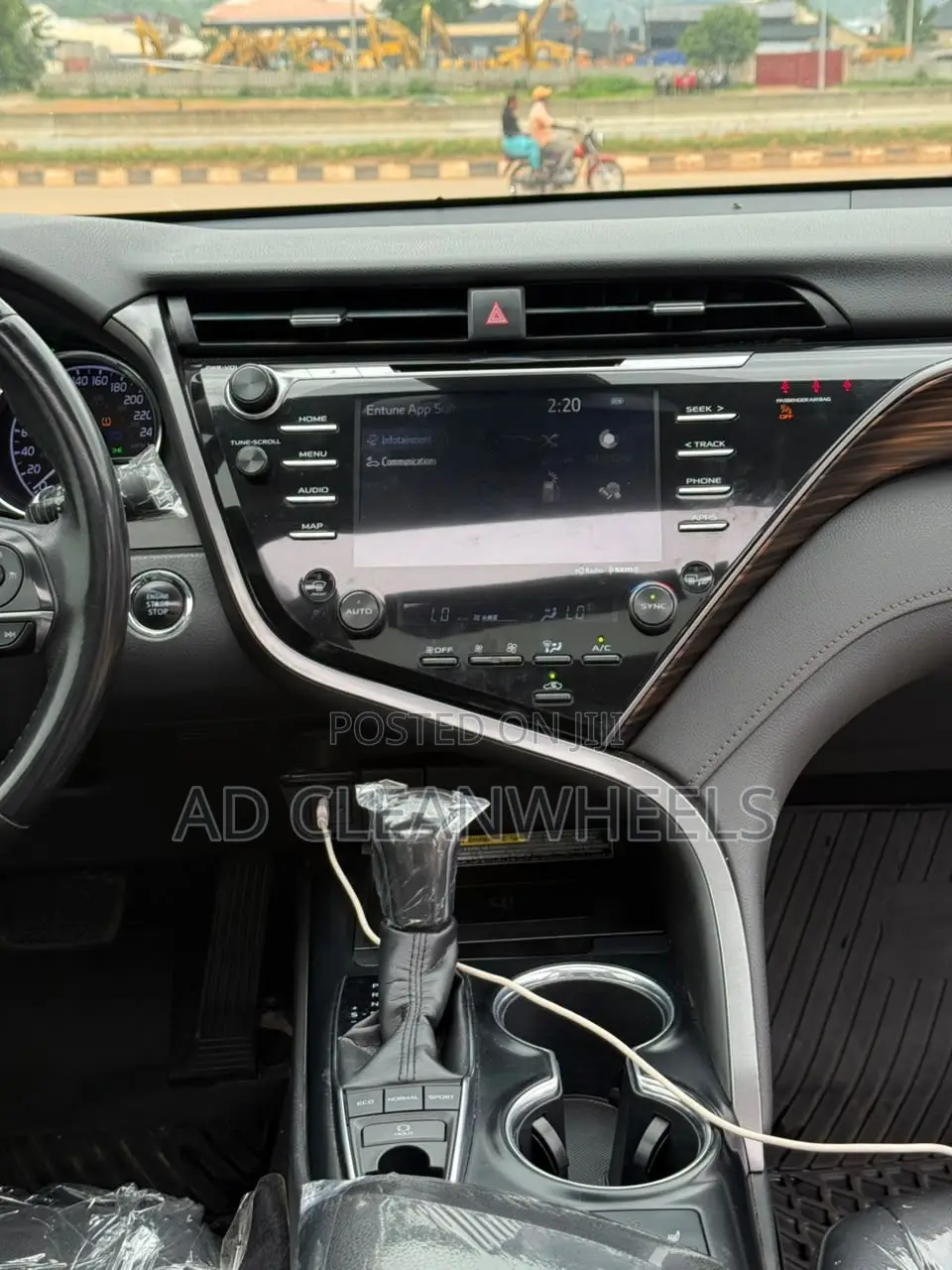 Toyota Camry XSE (2.5L 4cyl 8A) 2019 White
