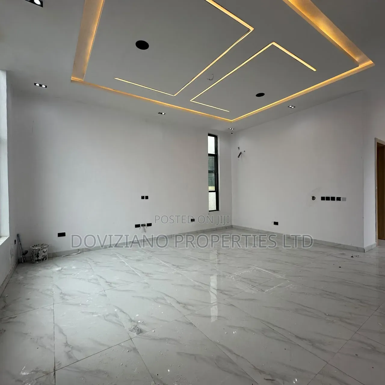5bdrm Duplex in Chevron for sale