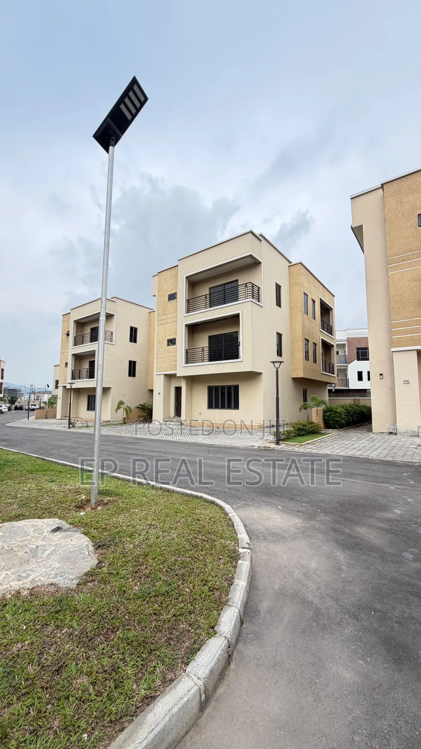 6bdrm Duplex in Jahi for rent