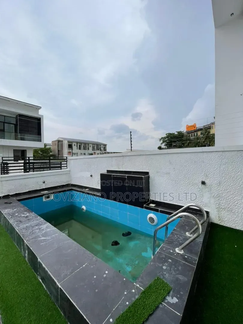 4bdrm Duplex in Chevron for sale