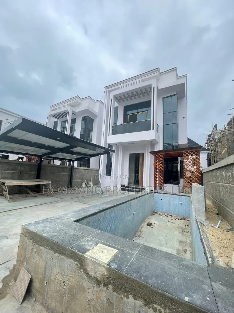 5bdrm Duplex in Ikota for sale