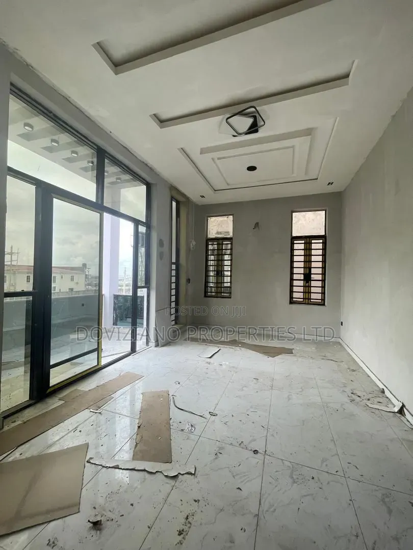 5bdrm Duplex in Ikota for sale