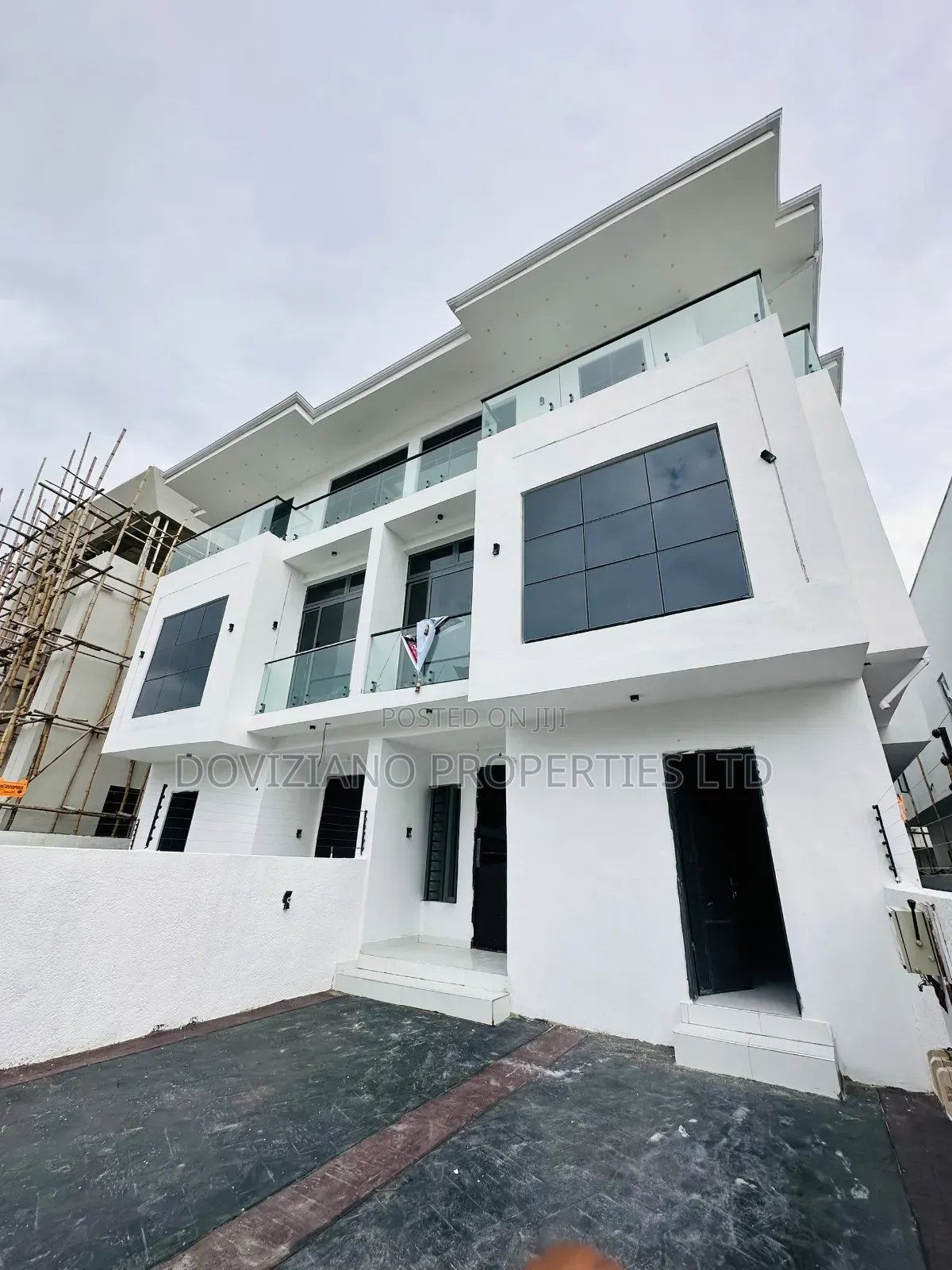 4bdrm Duplex in Secured Environment, Off Lekki-Epe Expressway for sale
