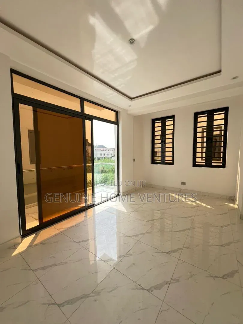 2bdrm Apartment in Lekki Phase One for sale