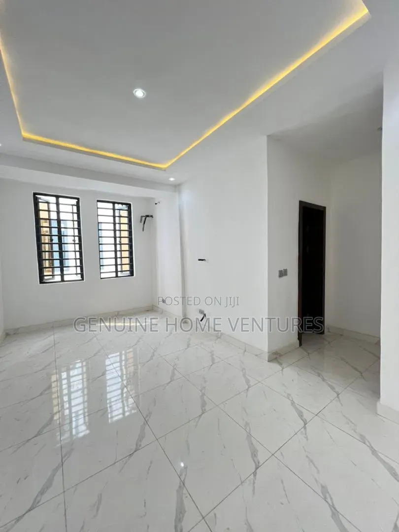 2bdrm Apartment in Lekki Phase One for sale