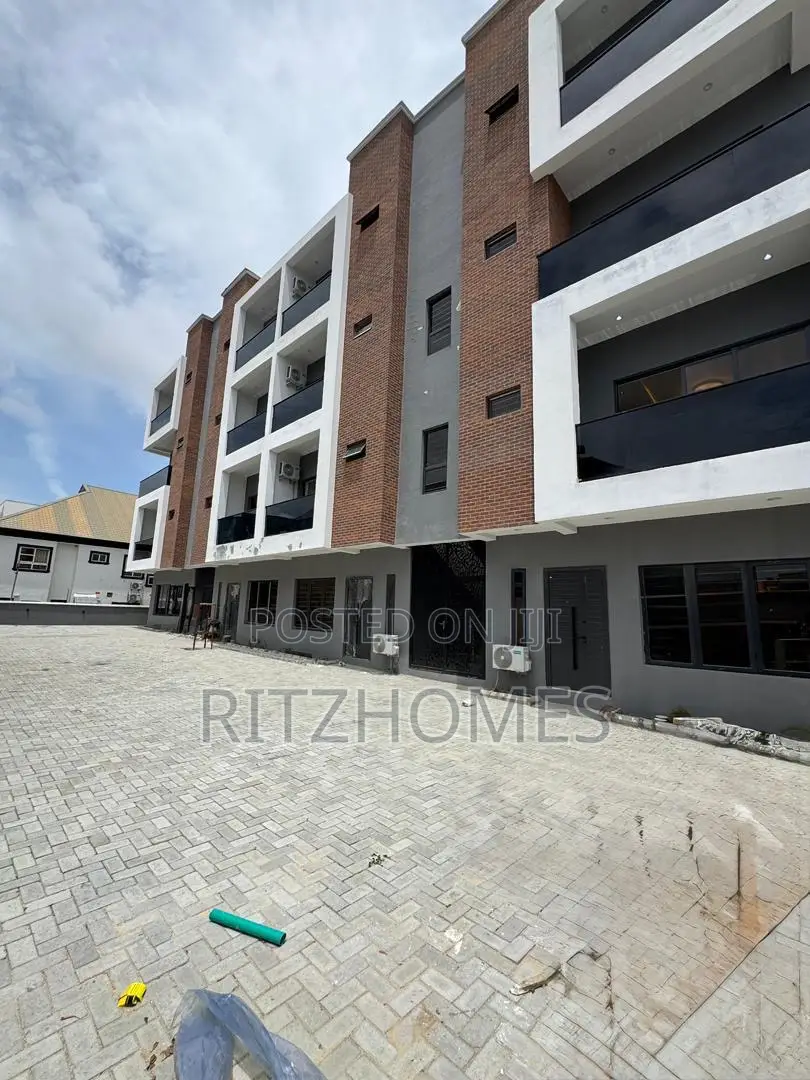 3bdrm Maisonette in Lekki Phase 1 for sale