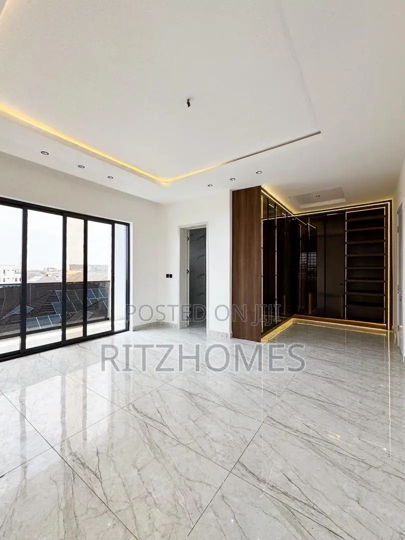 3bdrm Maisonette in Lekki Phase 1 for sale