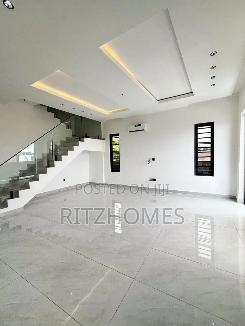 3bdrm Maisonette in Lekki Phase 1 for sale