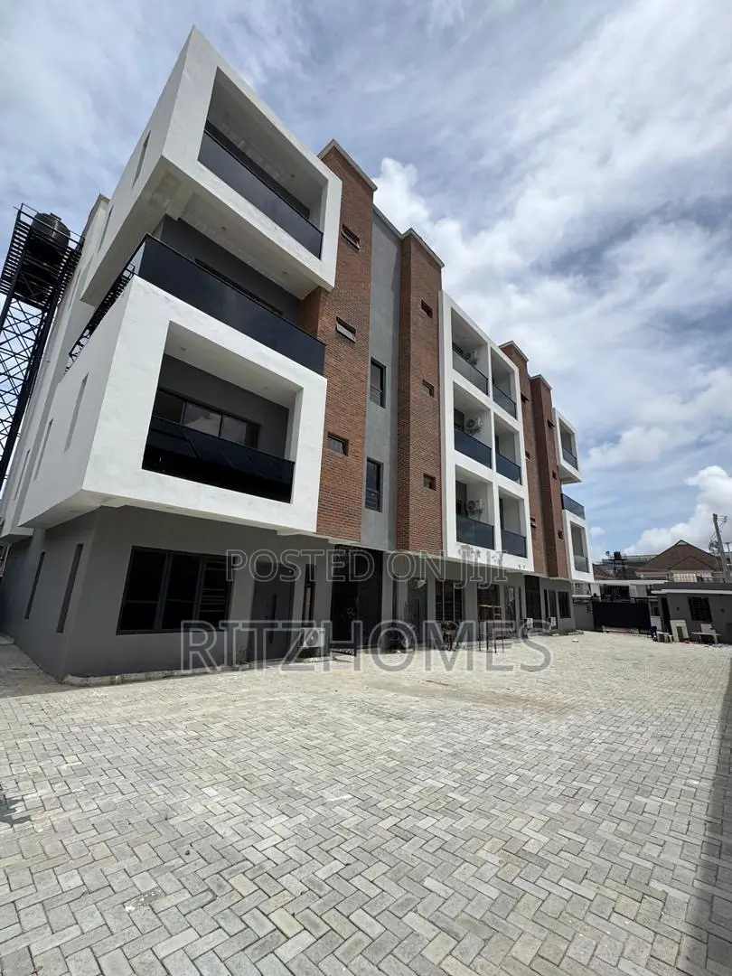 3bdrm Maisonette in Lekki Phase 1 for sale