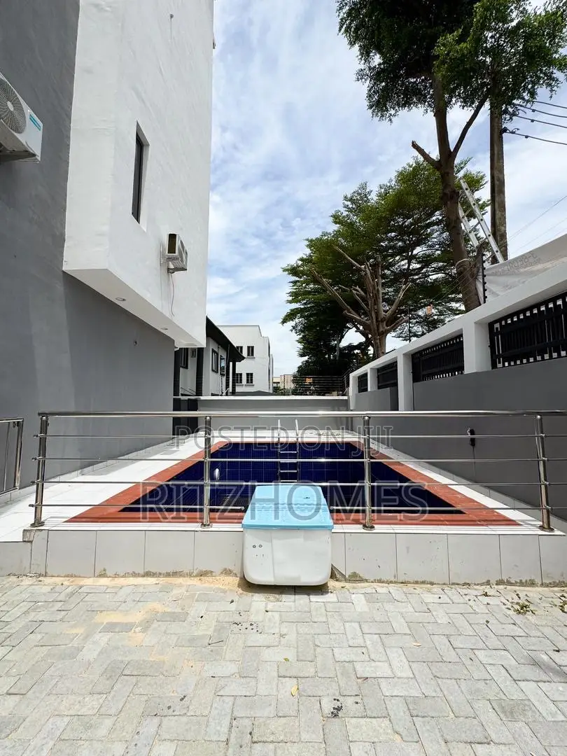3bdrm Maisonette in Lekki Phase 1 for sale