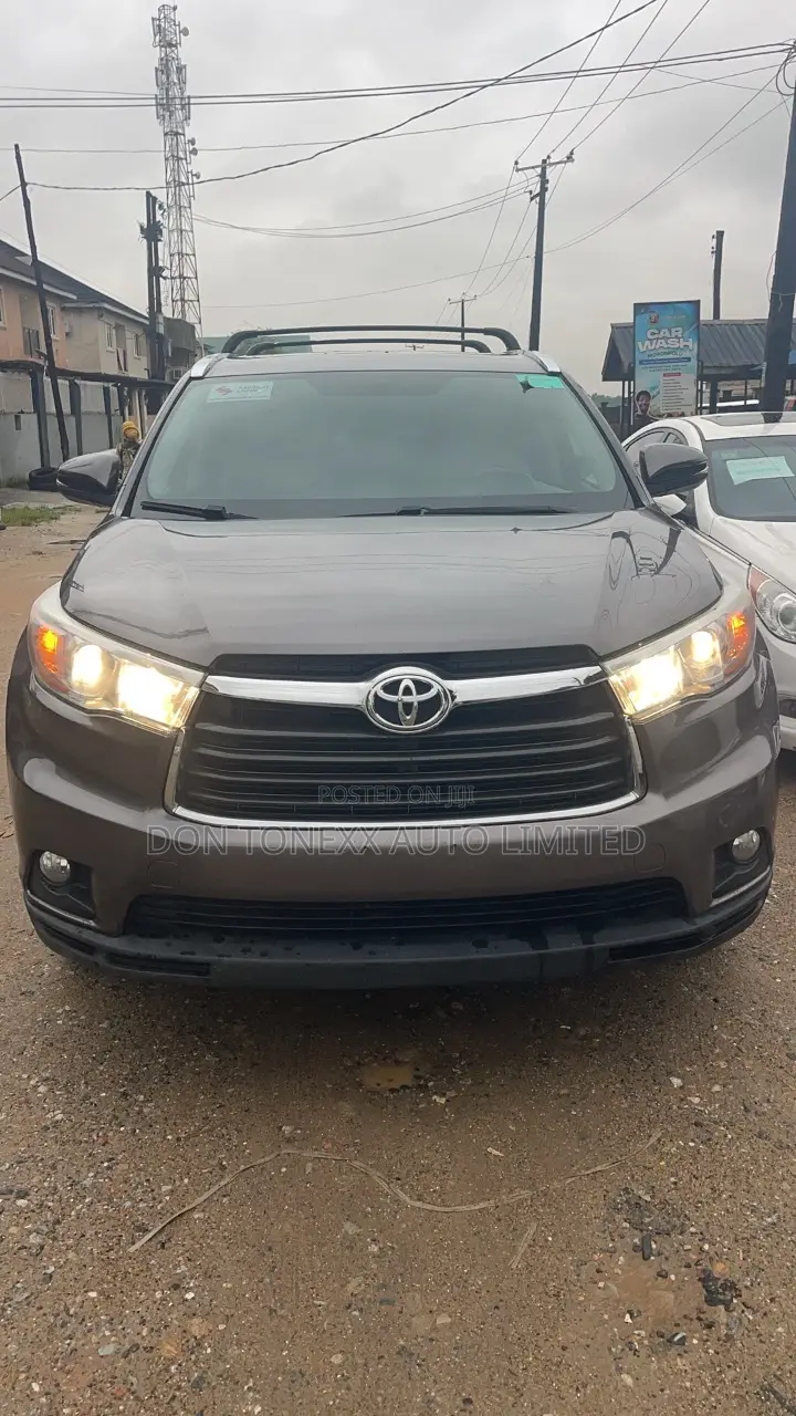 Toyota Highlander XLE 4dr SUV AWD (3.5L 6cyl 6A) 2015 Gray