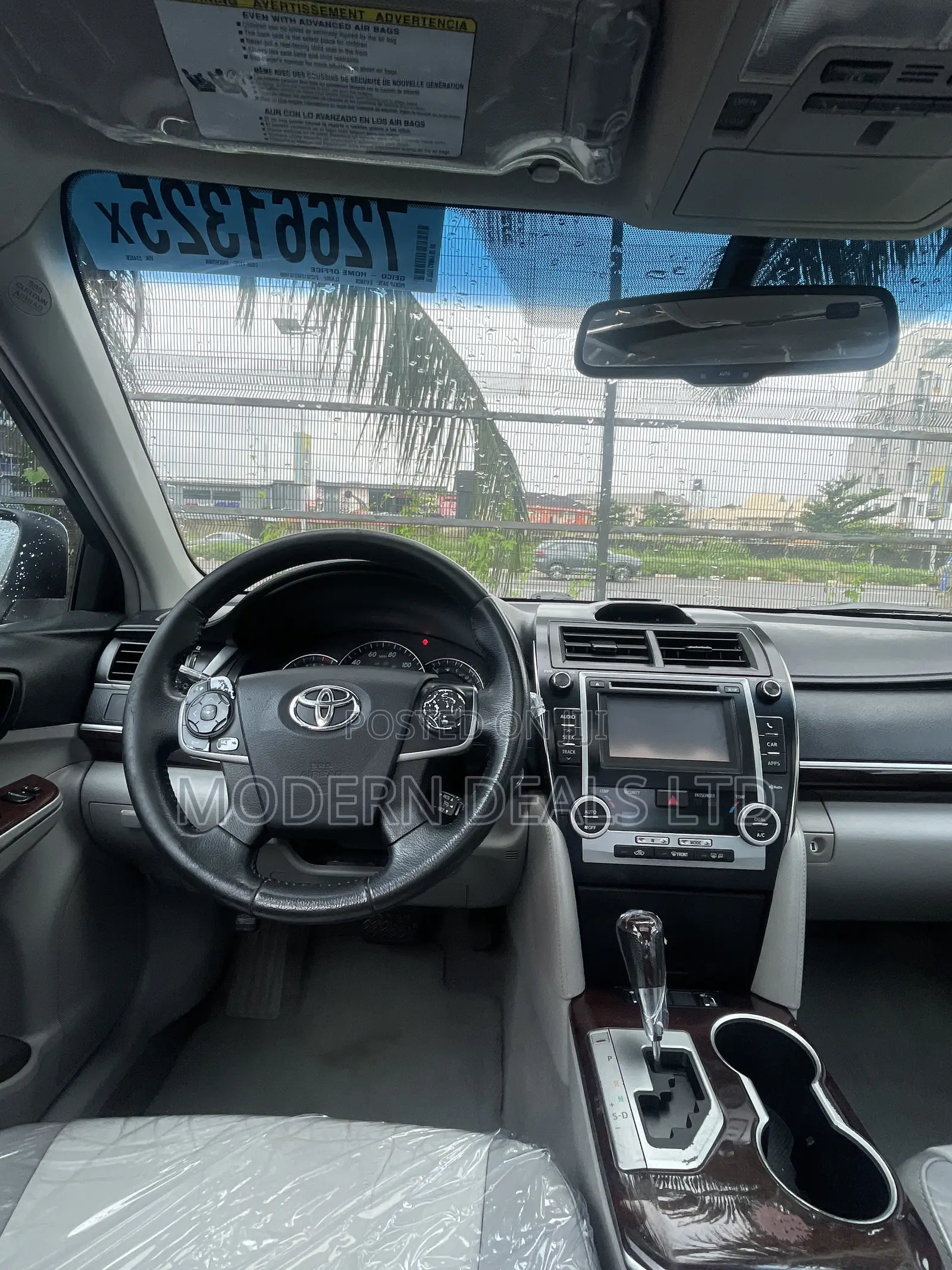Toyota Camry XLE 4dr Sedan (2.5L 4cyl 6A) 2014 White