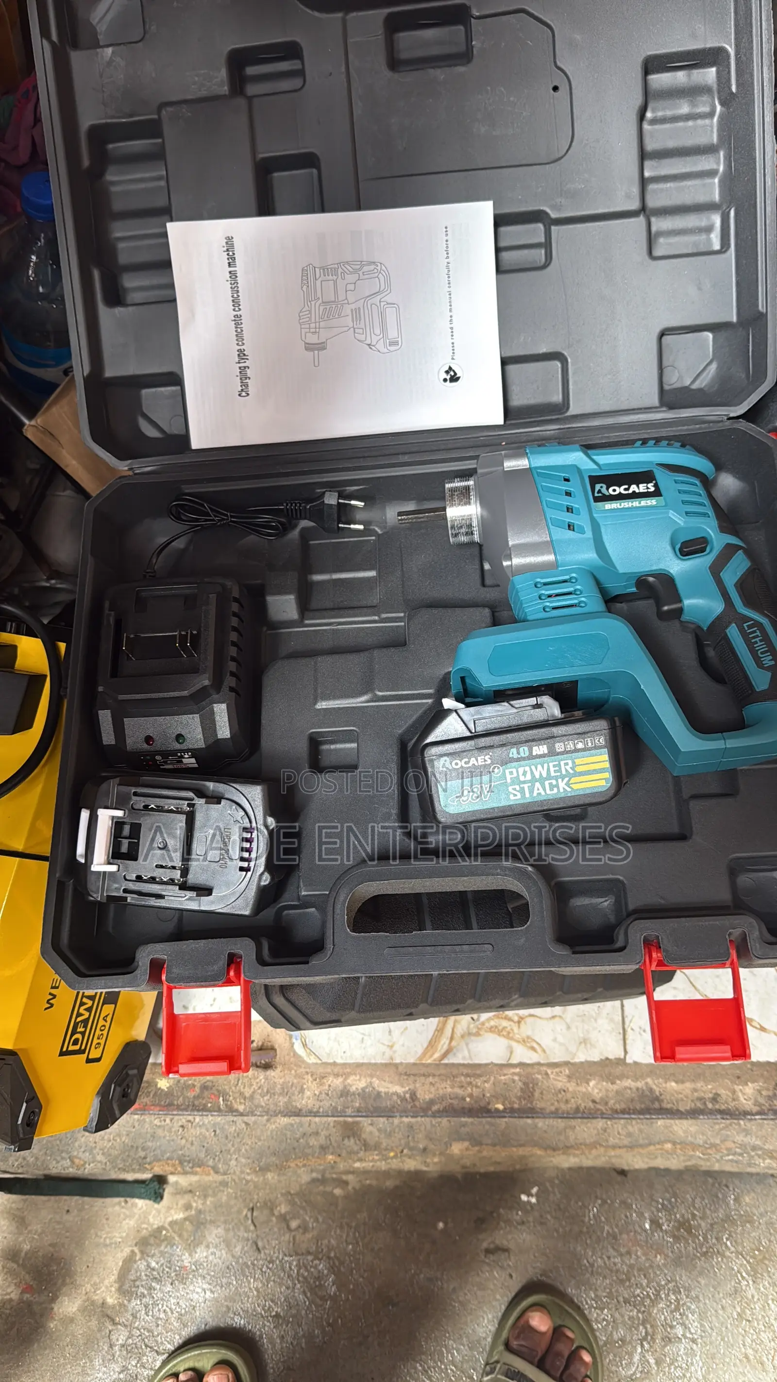 Cordless Concrete Vibrator 98 Volts