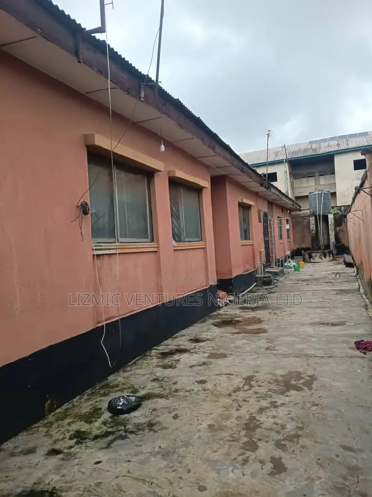 2bdrm Bungalow in Celestial Rd, Ikotun / Ikotun/Igando for sale