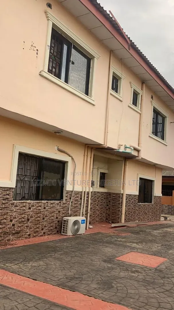 Furnished 5bdrm Duplex in Isuti Rd, Ikotun / Ikotun/Igando for sale