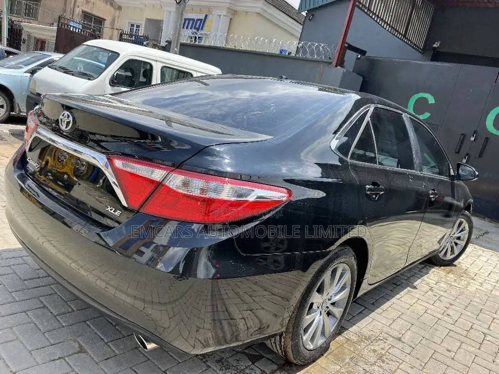Toyota Camry XLE 4dr Sedan (2.5L 4cyl 6A) 2016 Black