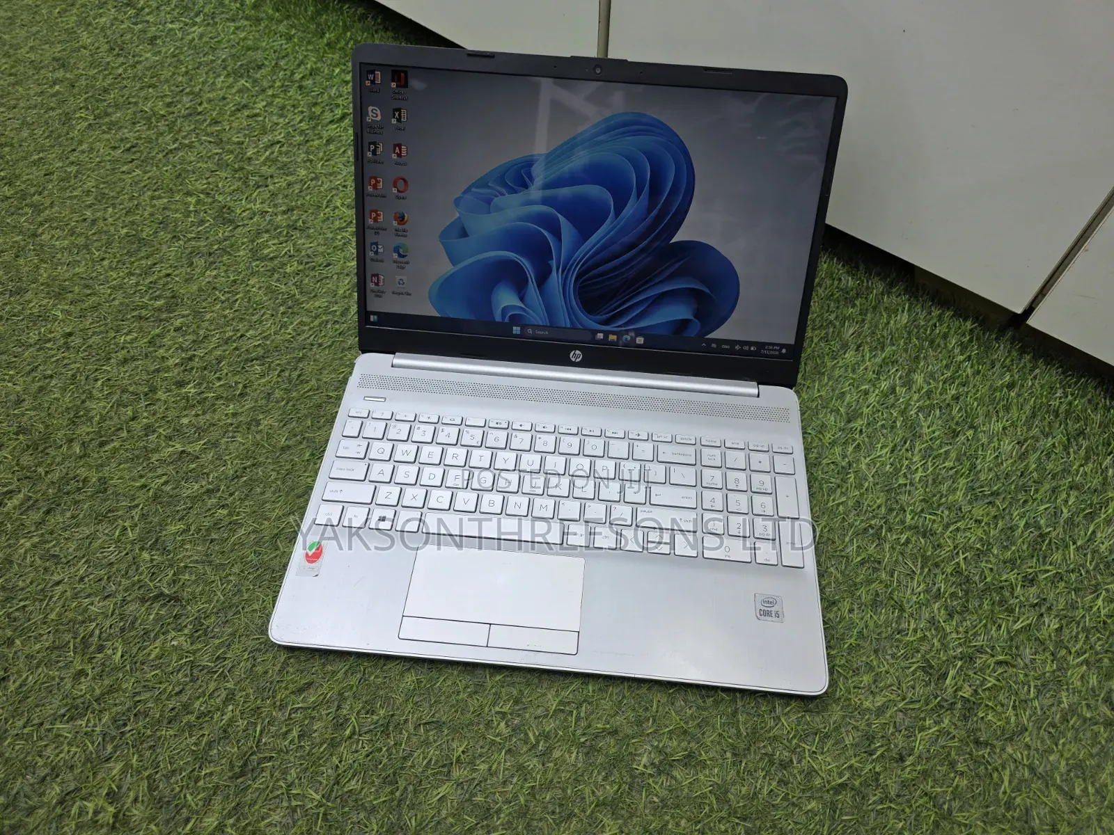 Laptop HP 15-dw1197nia 8GB Intel Core i7 SSD 256GB