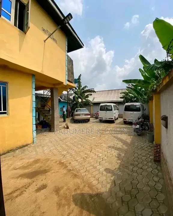 For Sale : 7 Rooms Lounge/Bar Omagwa , Ph