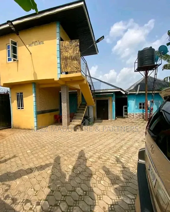 For Sale : 7 Rooms Lounge/Bar Omagwa , Ph