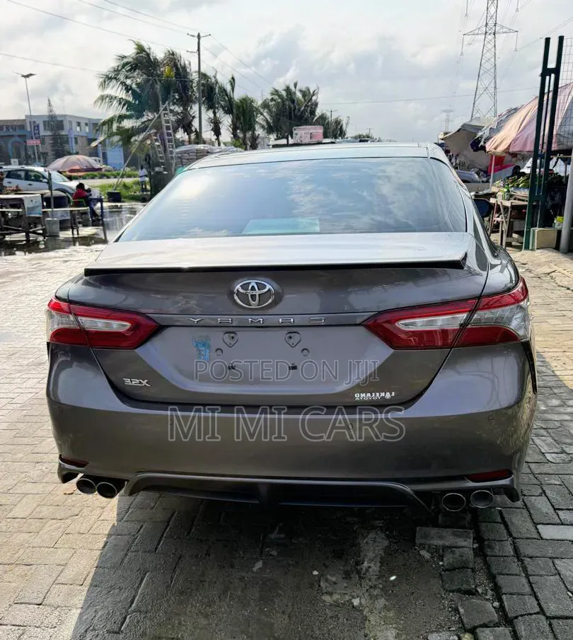 Toyota Camry 2018 Gray