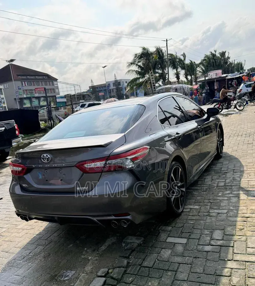 Toyota Camry 2018 Gray