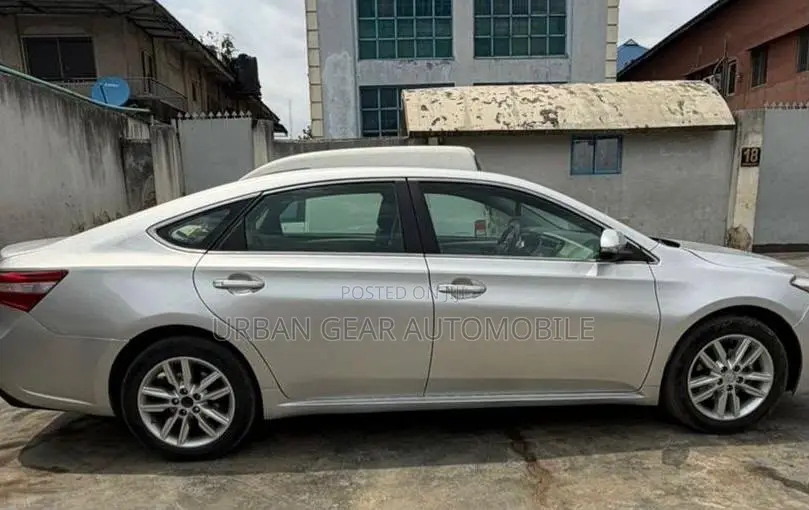 Toyota Avalon XLE Premium 4dr Sedan (3.5L 6cyl 6A) 2014 Silver