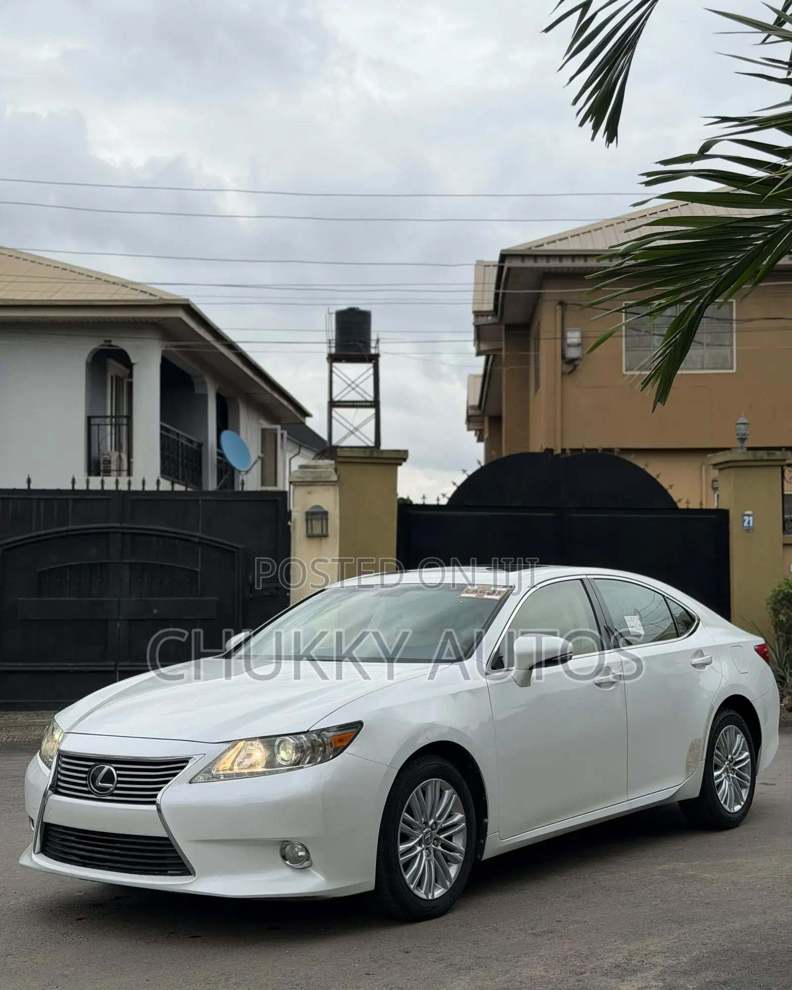 Lexus ES 350 FWD 2013 White