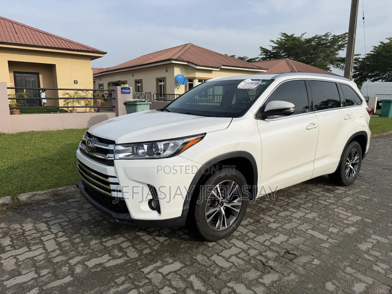 Toyota Highlander XLE 4dr SUV AWD (3.5L 6cyl 6A) 2015 White
