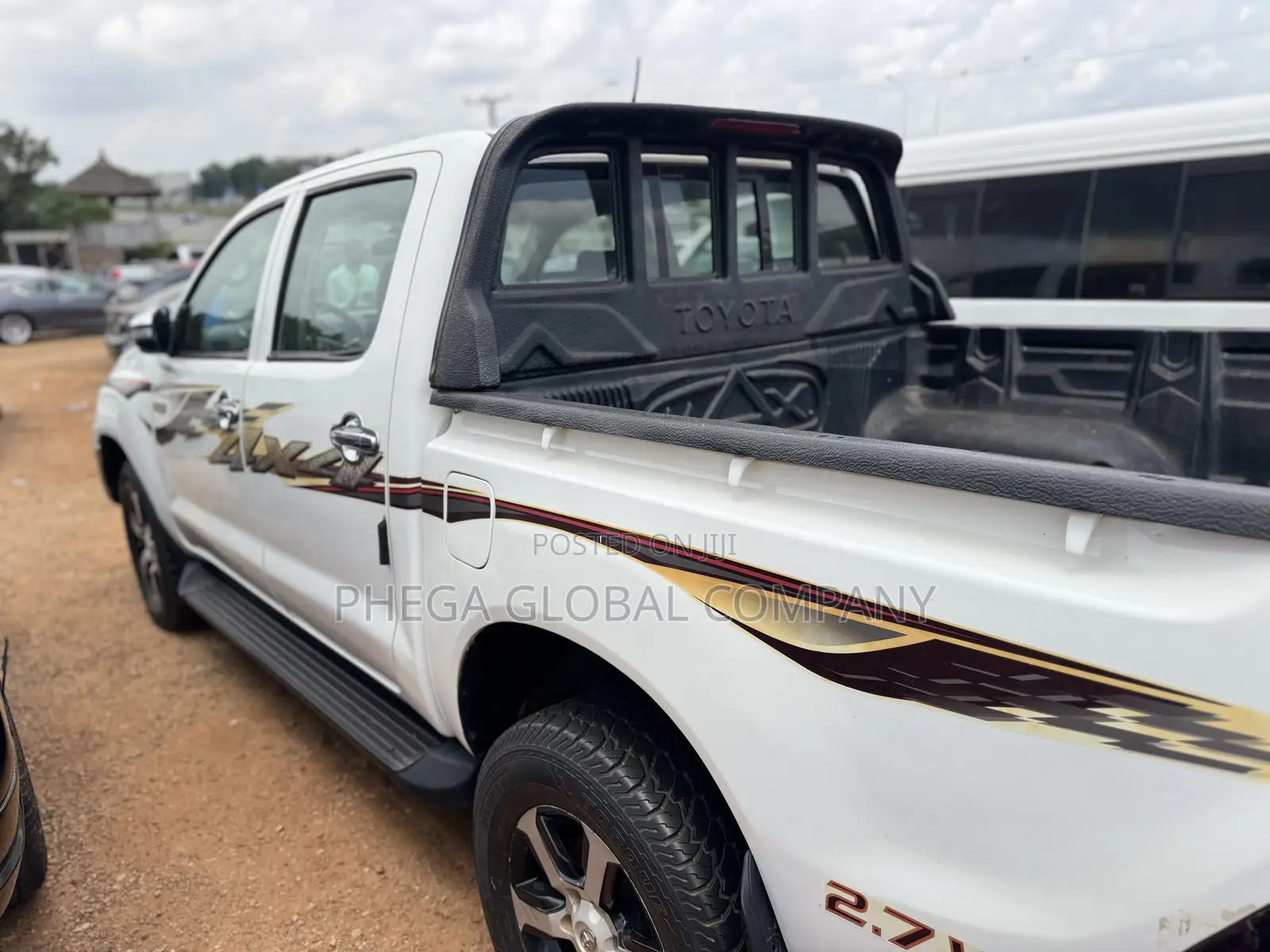 Toyota Hilux 2013 White