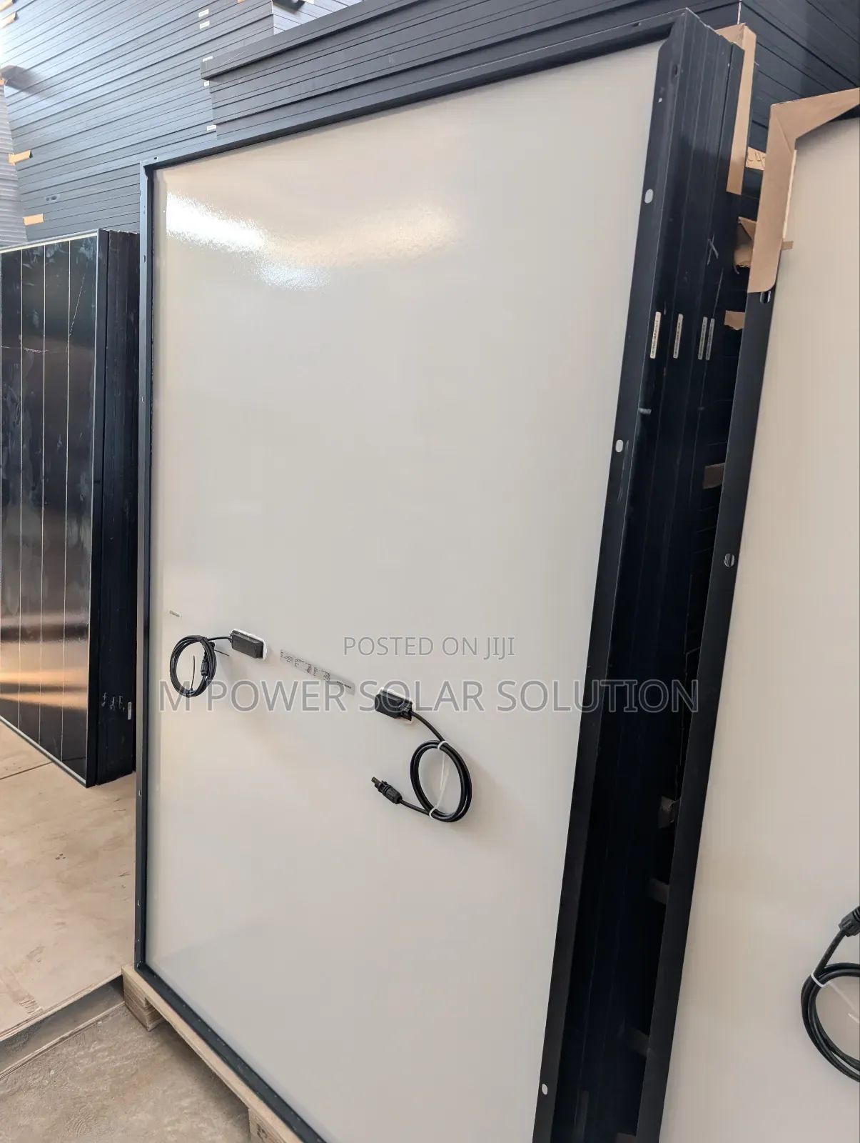 545w, 192 Cells, Jinko Half-Cut Non-Byfacial Solar Panels