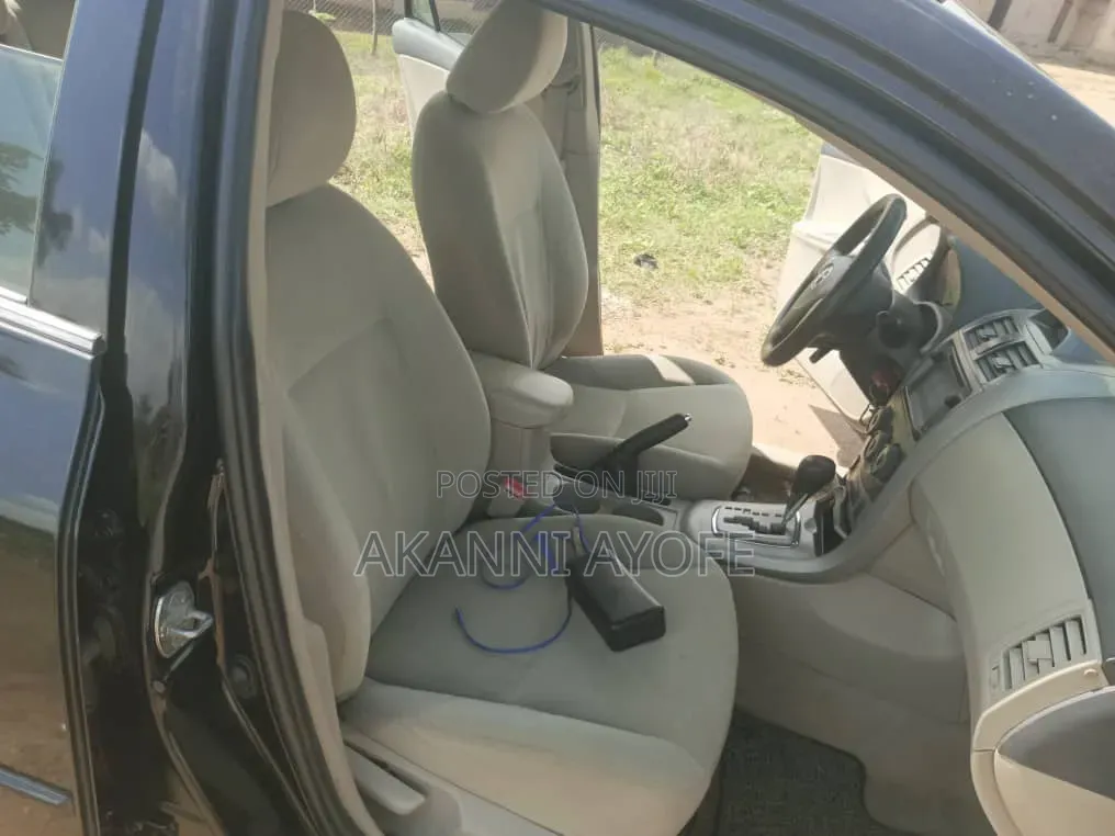 Toyota Corolla LE 4dr Sedan (1.8L 4cyl 4A) 2013 Black