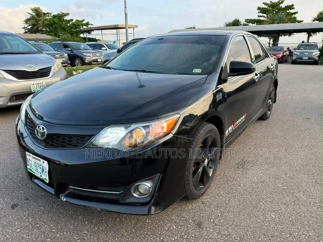 Toyota Camry SE 4dr Sedan (2.5L 4cyl 6A) 2014 Black