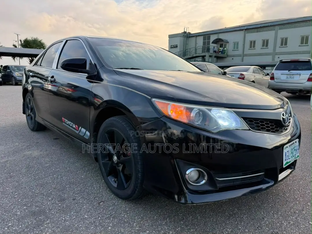 Toyota Camry SE 4dr Sedan (2.5L 4cyl 6A) 2014 Black