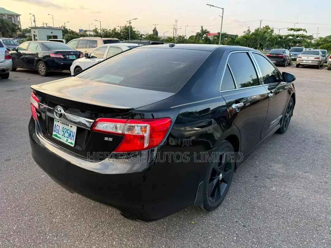 Toyota Camry SE 4dr Sedan (2.5L 4cyl 6A) 2014 Black