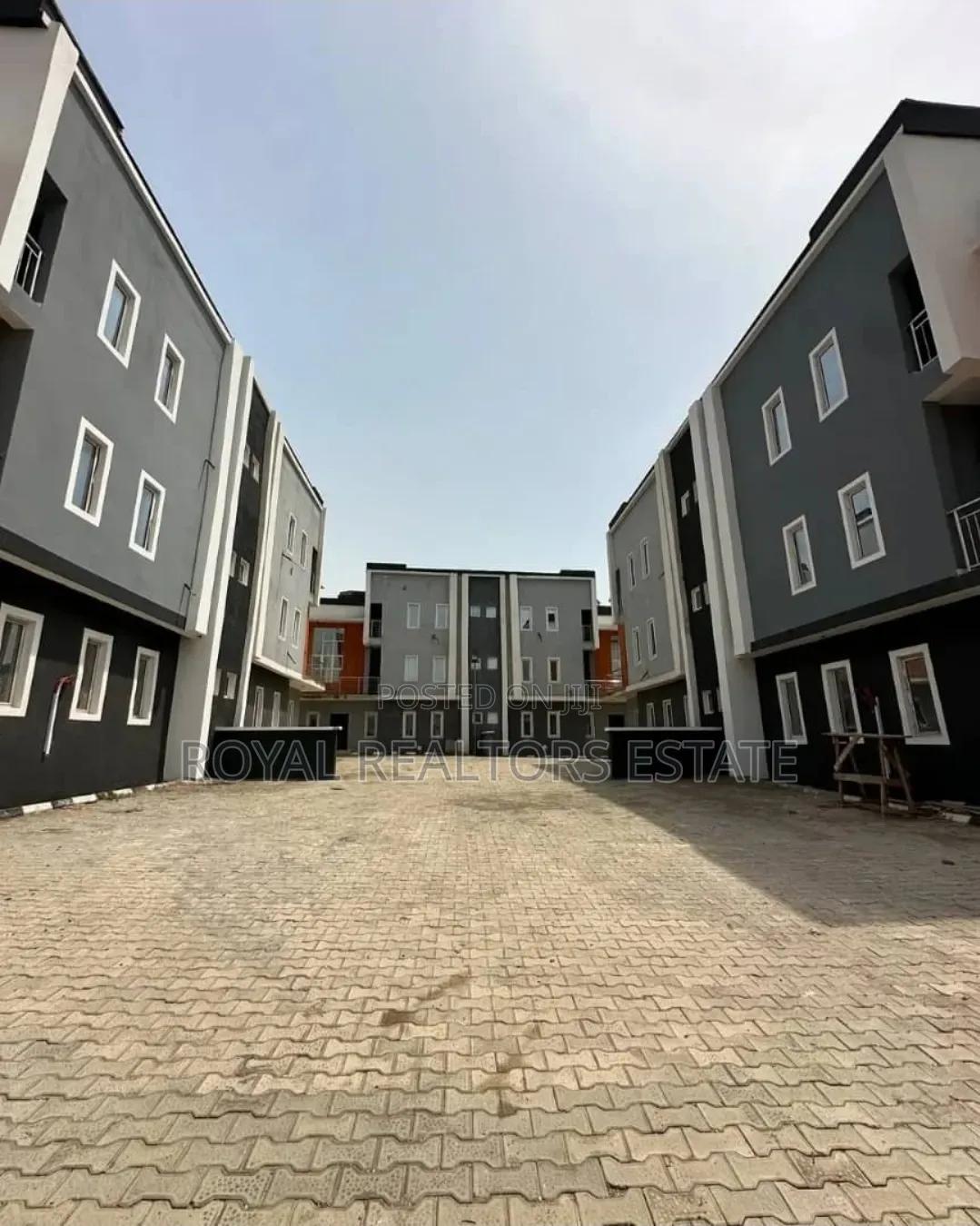 4bdrm Duplex in Idu Industrial for sale
