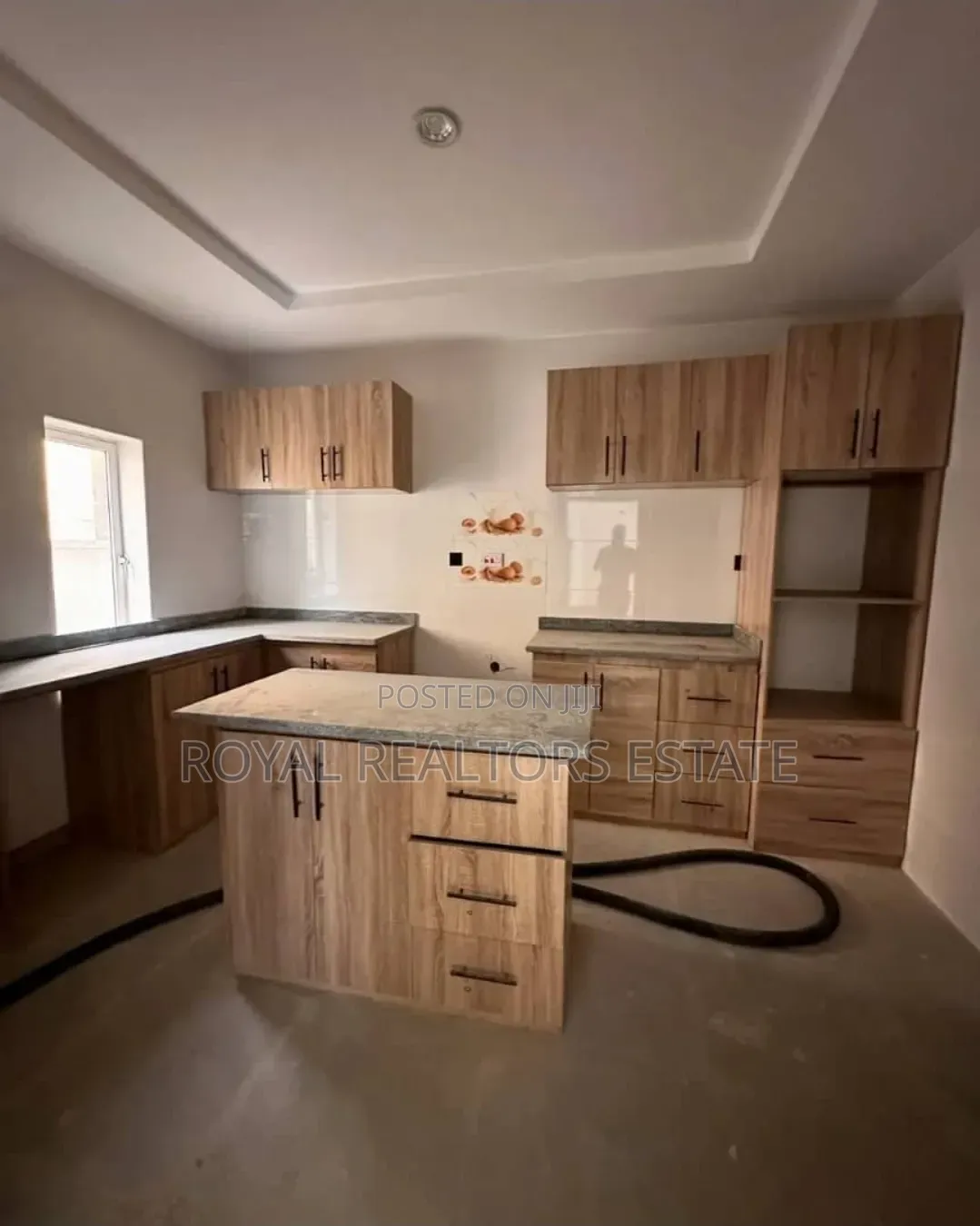 4bdrm Duplex in Idu Industrial for sale