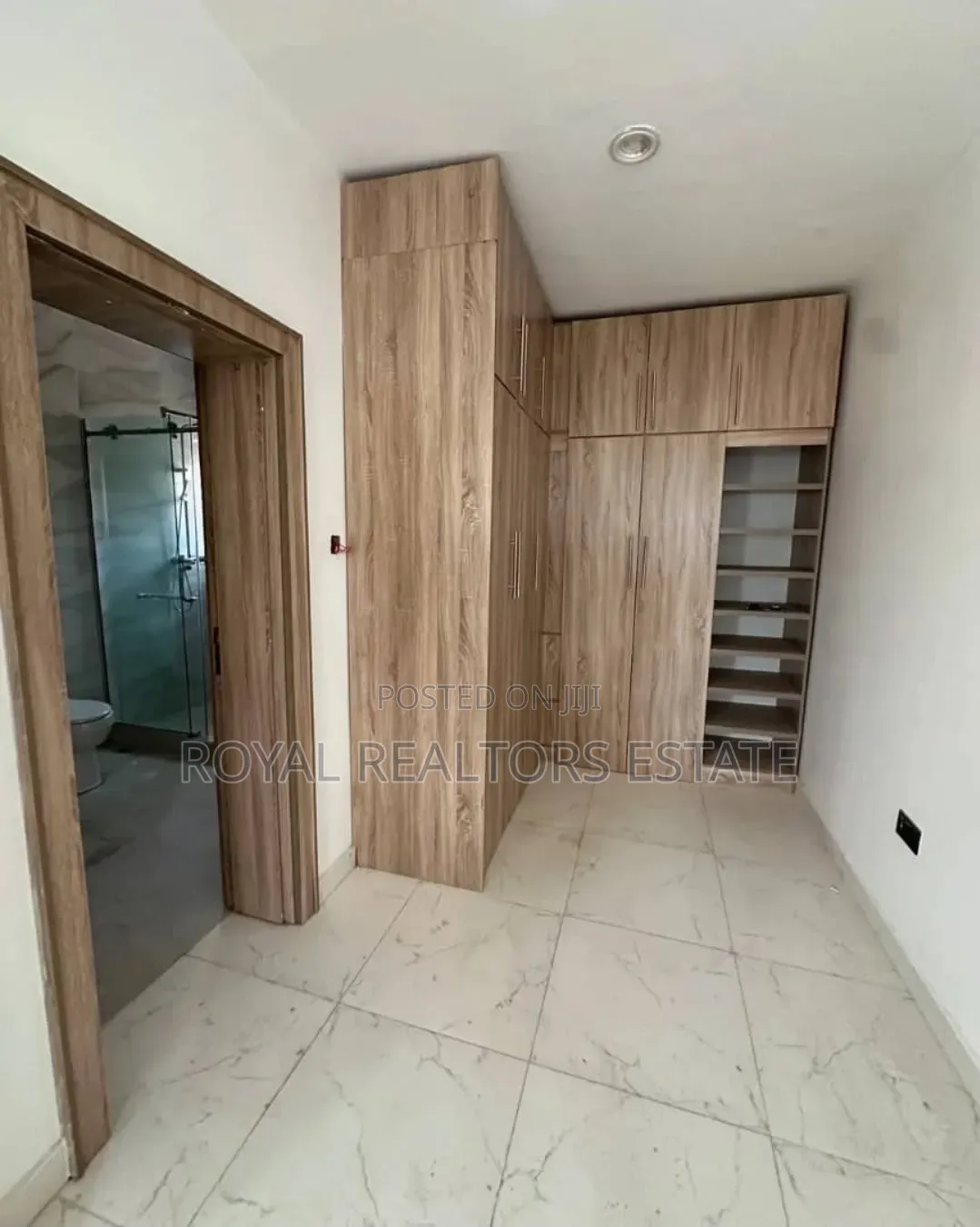 4bdrm Duplex in Idu Industrial for sale
