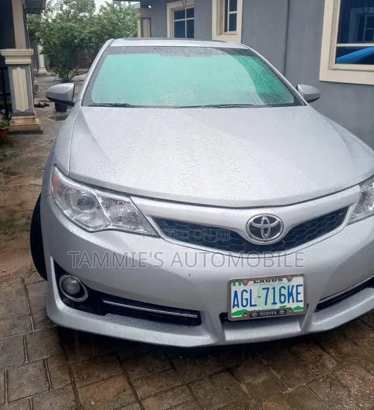 Toyota Camry SE 4dr Sedan (2.5L 4cyl 6A) 2014 Silver