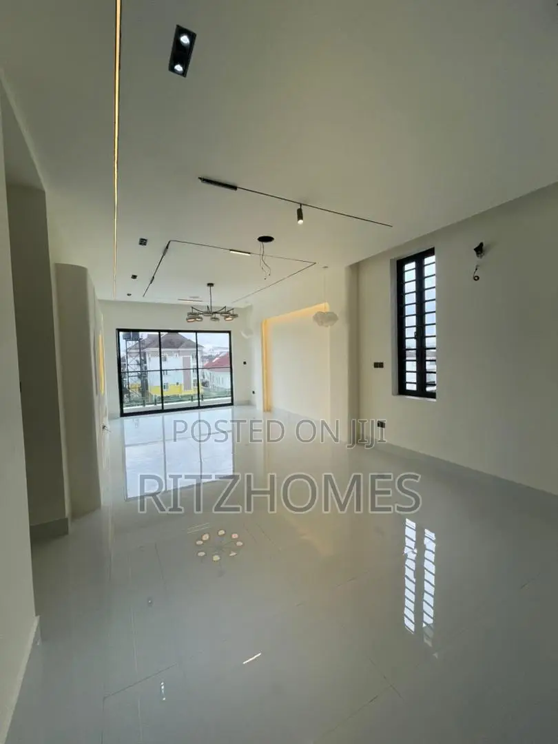 5bdrm Duplex in Lekki Phase 1 for sale