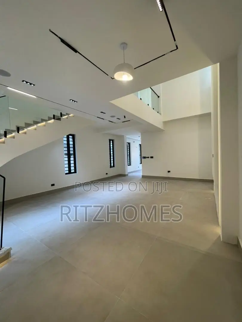 5bdrm Duplex in Lekki Phase 1 for sale
