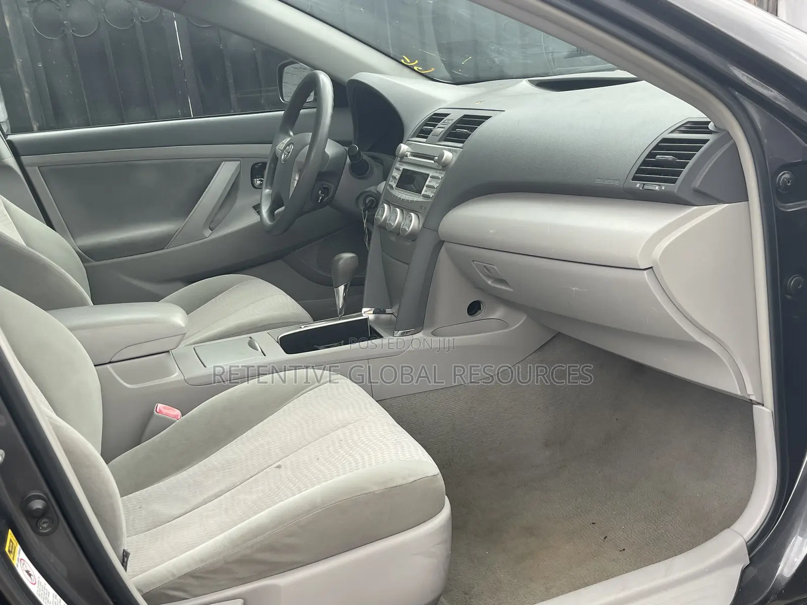 Toyota Camry LE 4dr Sedan (2.5L 4cyl 6A) 2011 Gray